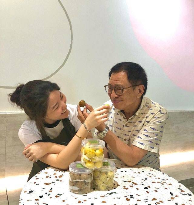 女儿被求婚女儿被求婚，喜悦与感动的瞬间