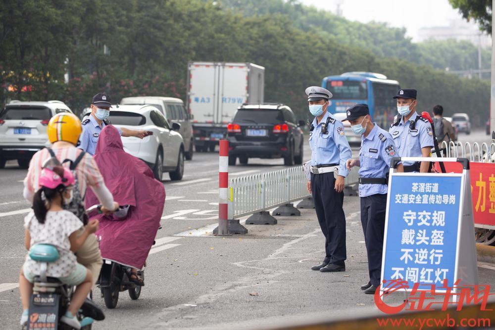 拍当地设施标牌被拘拍当地设施标牌被拘事件解析