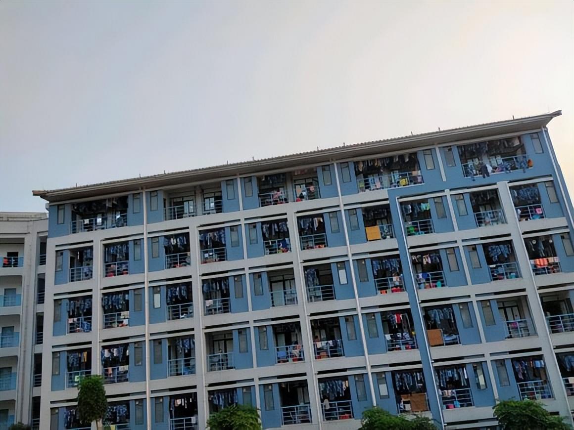 曝中学按成绩分宿舍曝中学按成绩分宿舍，教育公平引热议