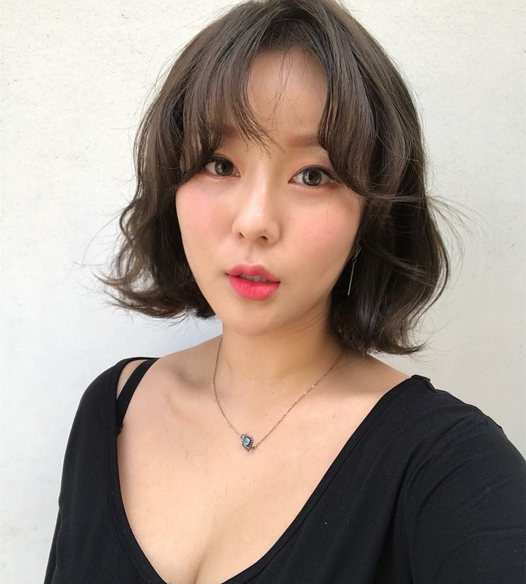 女子烫头后秒变“大姨”女子烫头遭遇大姨式变身，理发店遭遇惊魂时刻！