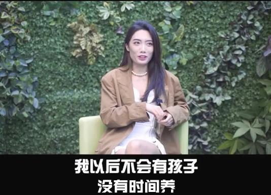 清华女博士谈演短剧